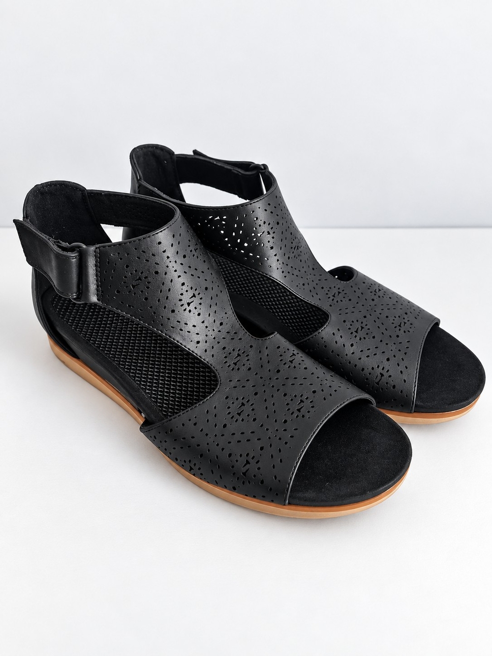 Baretraps Santia Women’s Size 11 M Black Perforated Comfort Sandals Ankle Strap